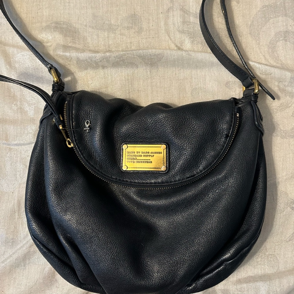 Timeless Marc Jacob’s cross body leather bag